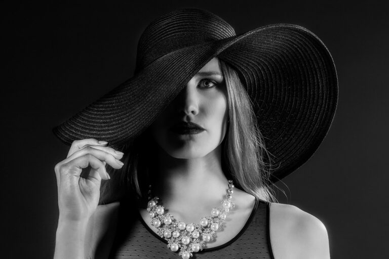 Woman_With_Hat